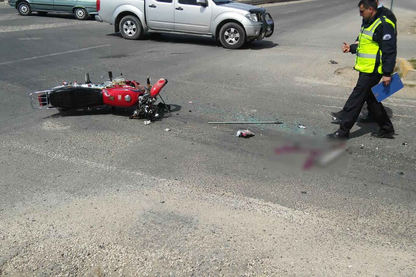 Otomobil ile motosiklet çarpıştı: 1 yaralı Otomobil ile motosiklet çarpıştı: 1 yaralı